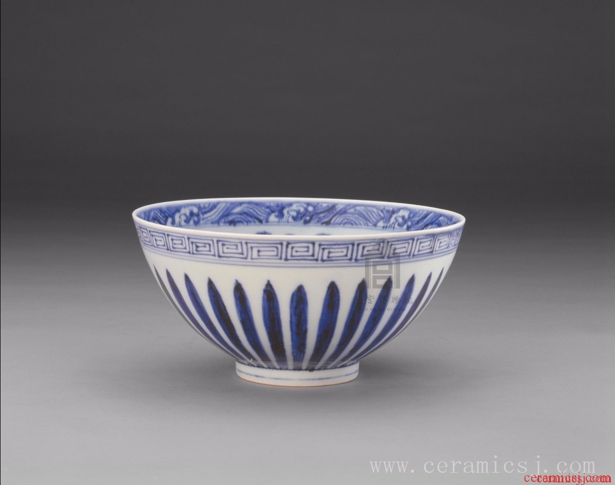 Period: Yongle reign (1403-1424), Ming dynasty (1368-1644)  Glazetype: blue-and-white  Origin: Qing court collection  Dimensions: height: 10.3 cm, mouth diameter: 21.2 cm, foot diameter: 7.6 cm 