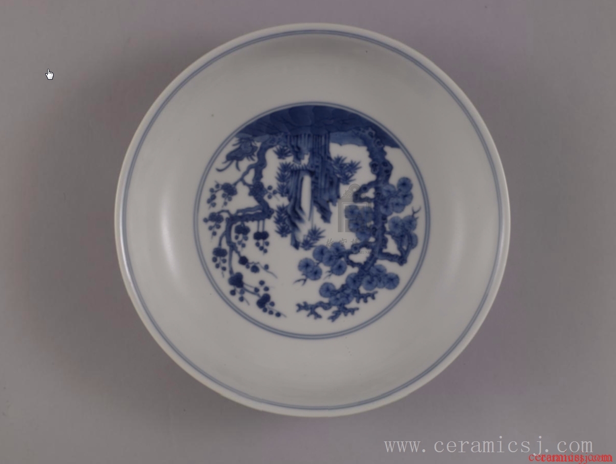 Kiln: Jingdezhen Kilns  Period: Qianlong reign (1736-1795), Qing dynasty (1644-1911)  Glazetype: blue-and-white  Dimensions: height: 4 cm, mouth diameter: 18 cm, foot diameter: 12.2 cm 