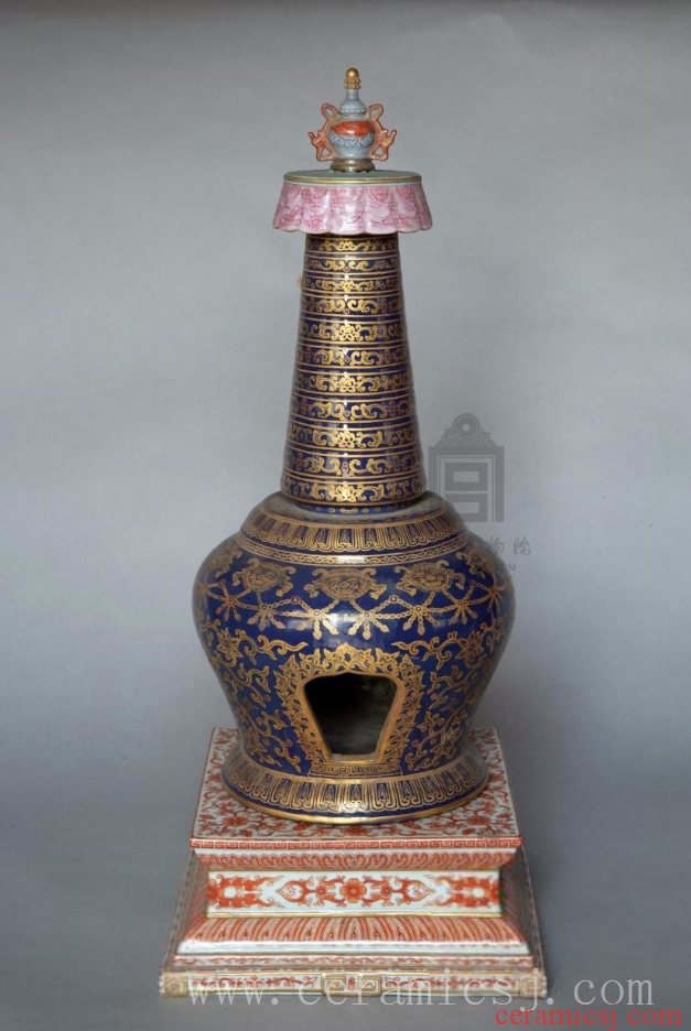 Kiln: Jingdezhen kilns  Period: Qianlong reign (1736-1795), Qing dynasty (1644-1911)  Glazetype: famille-rose 