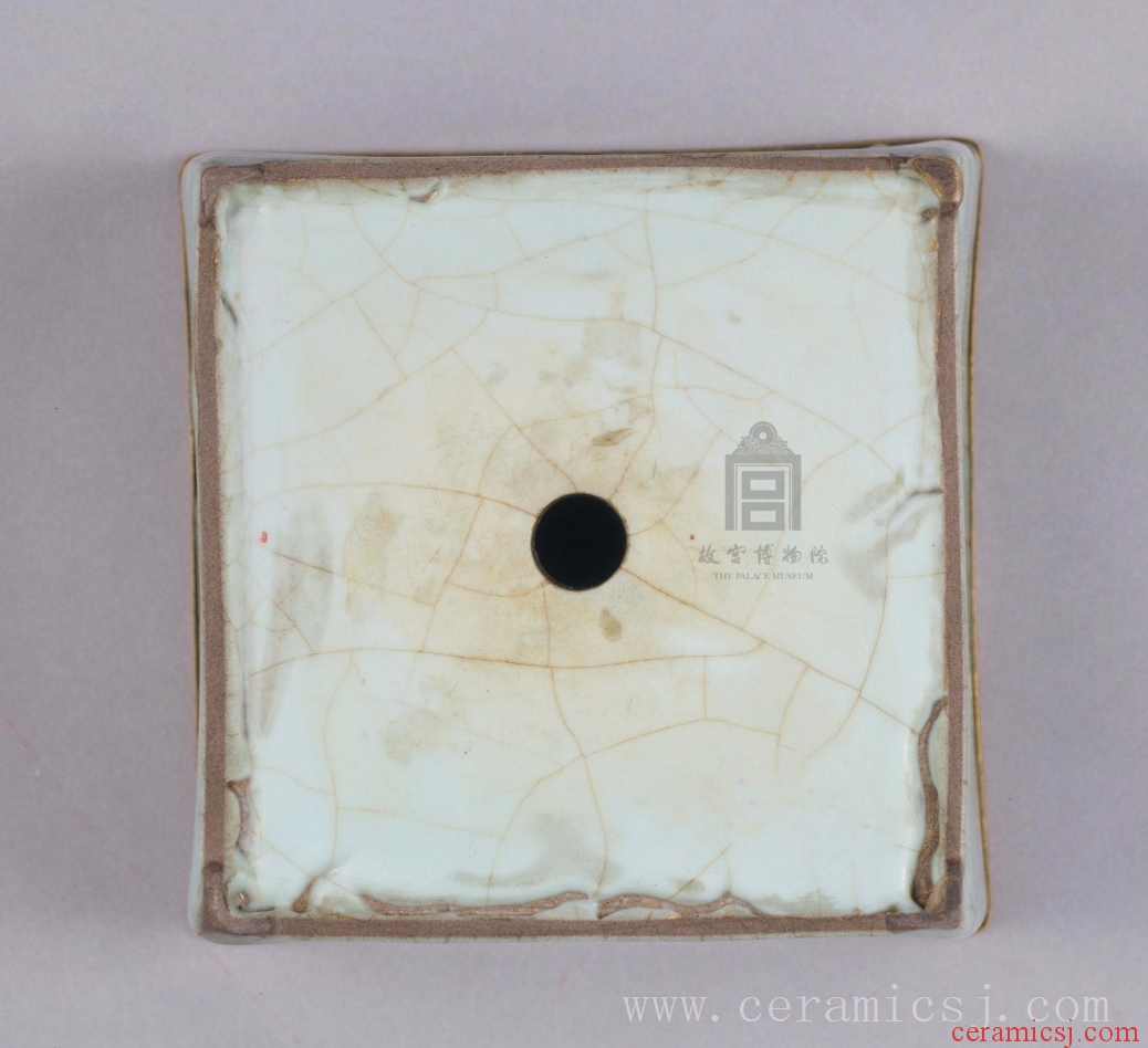 Kiln: Guan kiln  Period: Song dynasty (960-1279)  Date: undated 