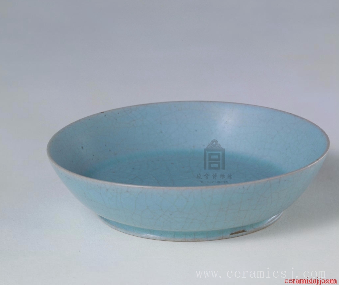 Kiln: Ru kilns  Period: Song dynasty (960-1279)  Glazetype: light-sky-blue glaze  Scriptstyle: