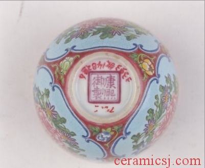 Kiln: Jingdezhen kilns  Period: Kangxi reign (1662-1722), Qing dynasty (1644-1911)  Glazetype: enamel glaze 