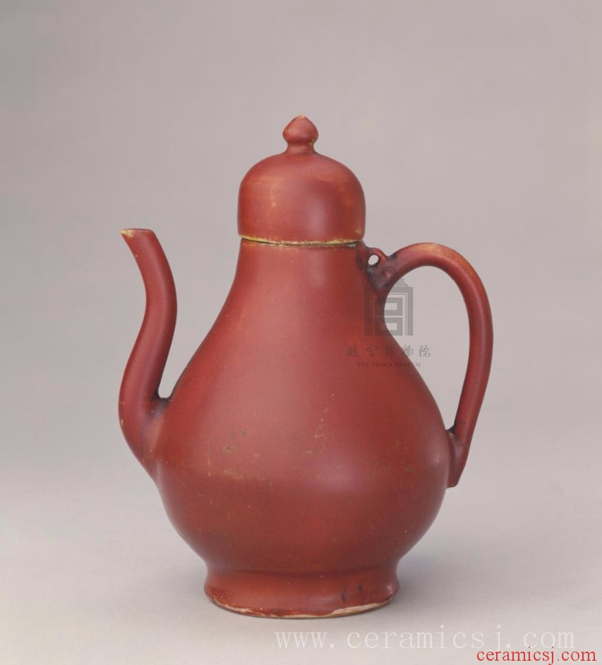 Kiln: Jingdezhen kilns  Period: Jiajing reign (1522-1566), Ming dynasty (1368-1644)  Glazetype: iron-red glaze 
