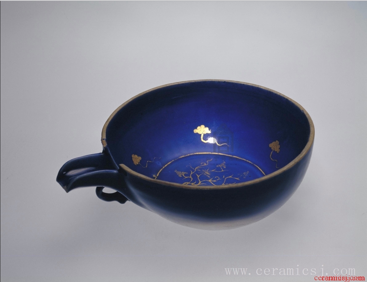 Kiln: Jingdezhen kilns  Period: Yuan dynasty (1271-1368)  Glazetype: blue glaze