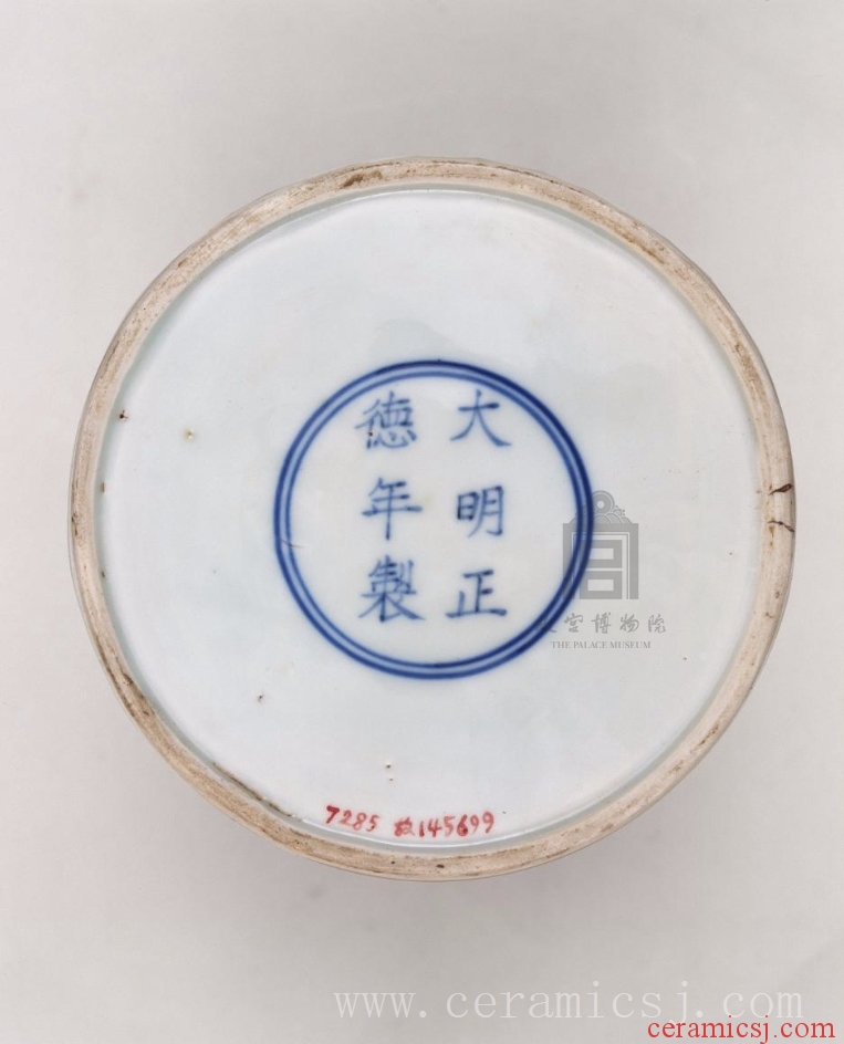 Kiln: Jingdezhen kilns  Period: Zhengde reign (1506-1521), Ming dynasty (1368-1644)  Glazetype: blue-and-white 
