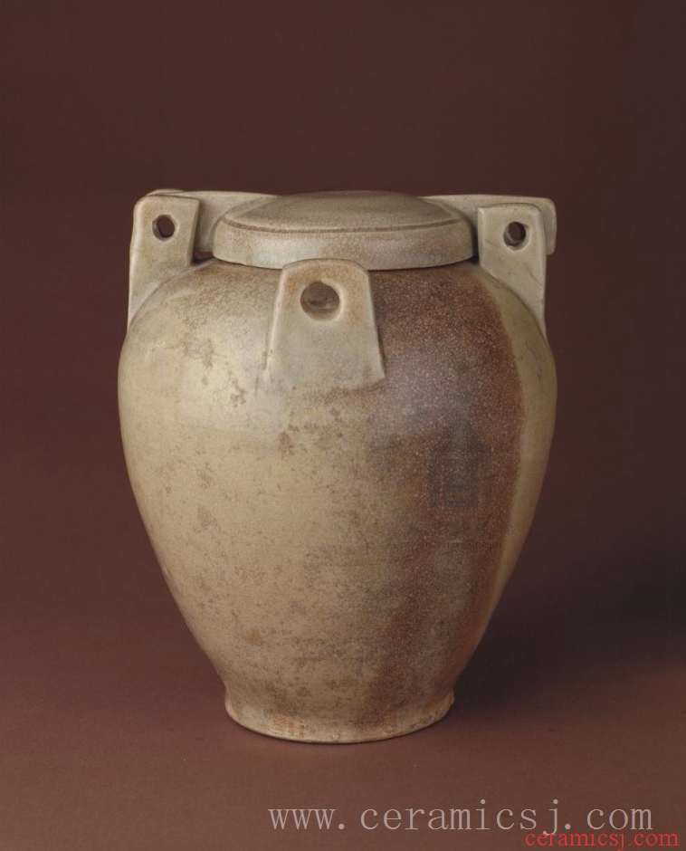 Period: Five Dynasties (907-960)  Glazetype: celadon 