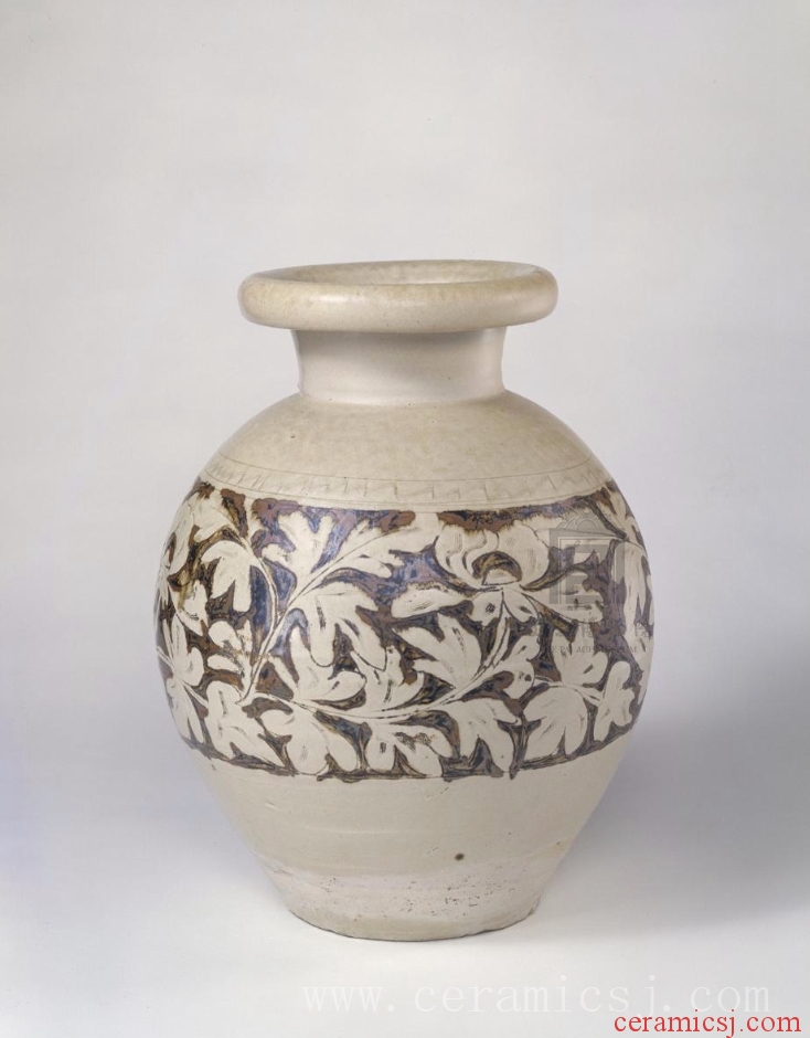 Kiln: Chifeng kilns  Period: Liao dynasty (907-1125)  Glazetype: white glaze 