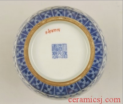 Kiln: Jingdezhen kilns  Period: Daoguang reign (1821-1850), Qing dynasty (1644-1911)  Glazetype: blue-and-white glaze 
