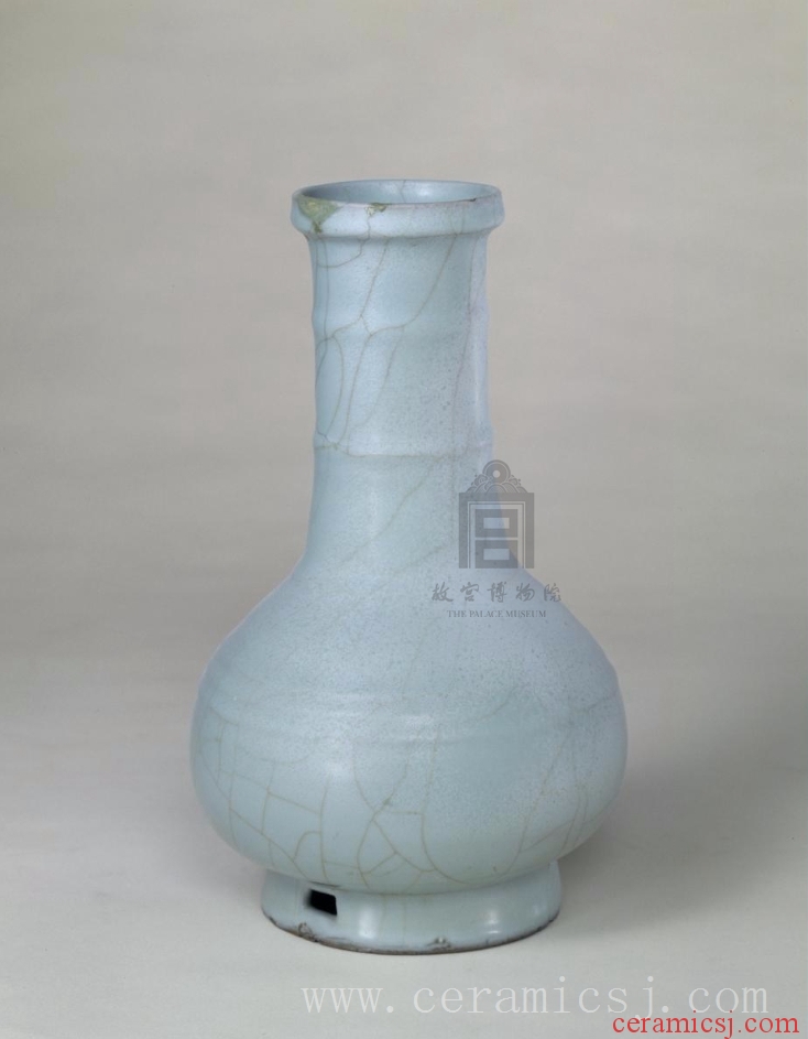 Kiln: Guan kilns  Period: Song dynasty (960-1279)  Glazetype: celadon 