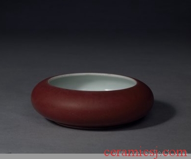 Period: Kangxi reign (1662-1722), Qing dynasty (1644-1911)  Date: undated  Dimensions: height: 3.9 cm, mouth diameter: 8.2 cm, foot diameter: 7.5 cm 