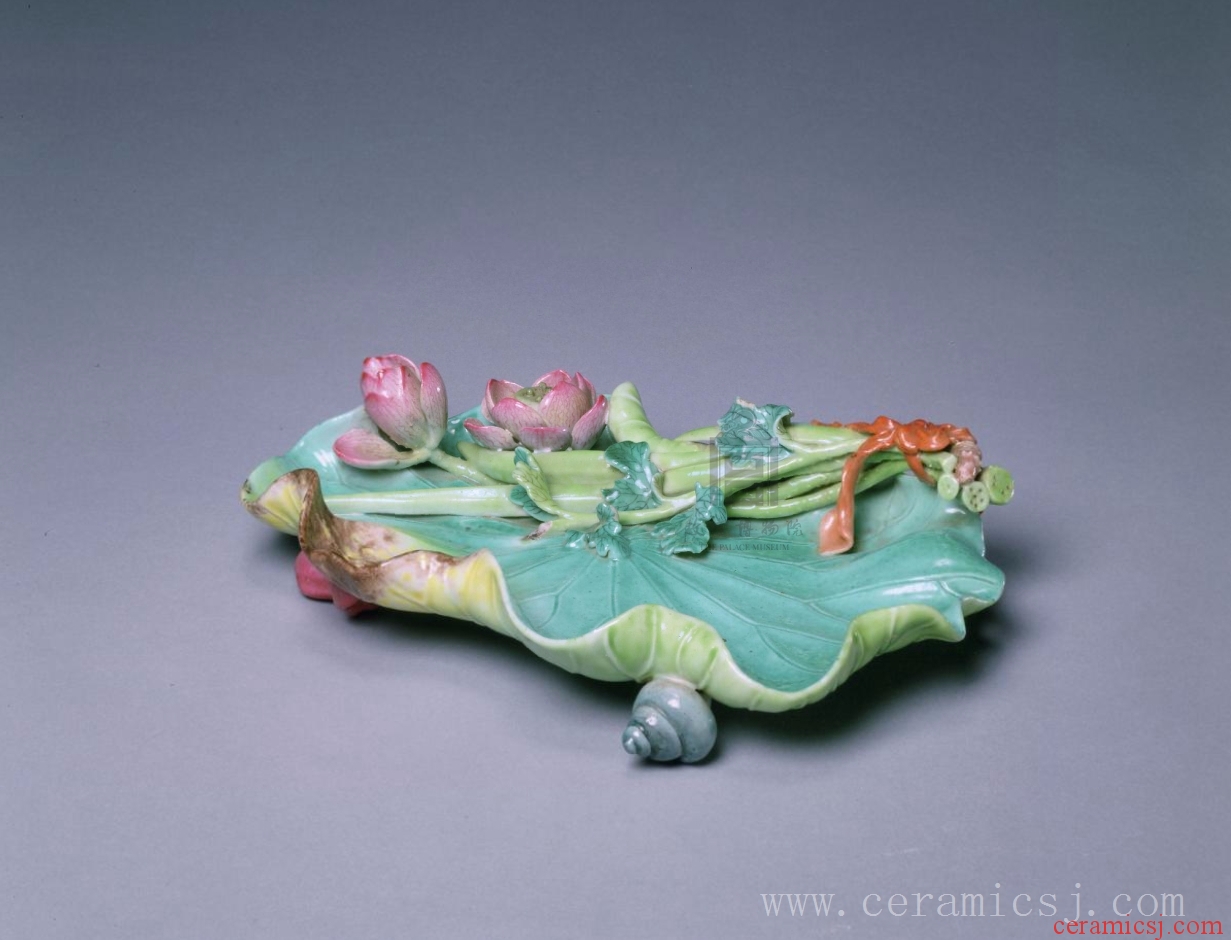Period: Qianlong reign (1736-1795), Qing dynasty (1644-1911)  Date: undated  Origin: Qing court collection  Dimensions: height: 3.8 cm, length: 15.7 cm, width: 10.5 cm 