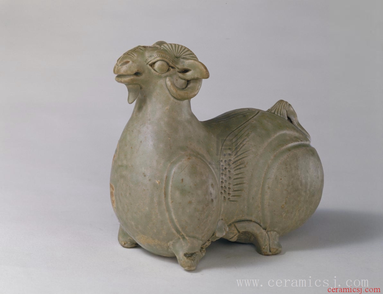 Period: Western Jin dynasty (265-316)  Glazetype: celadon  Dimensions: height: 13.2 cm 