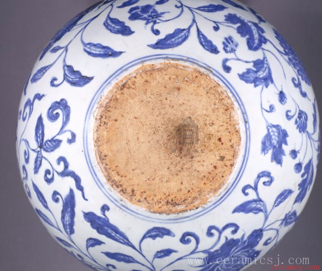Kiln: Jingdezhen kilns  Period: Xuande reign (1426-1435), Ming dynasty (1368-1644)  Glazetype: blue-and-white 