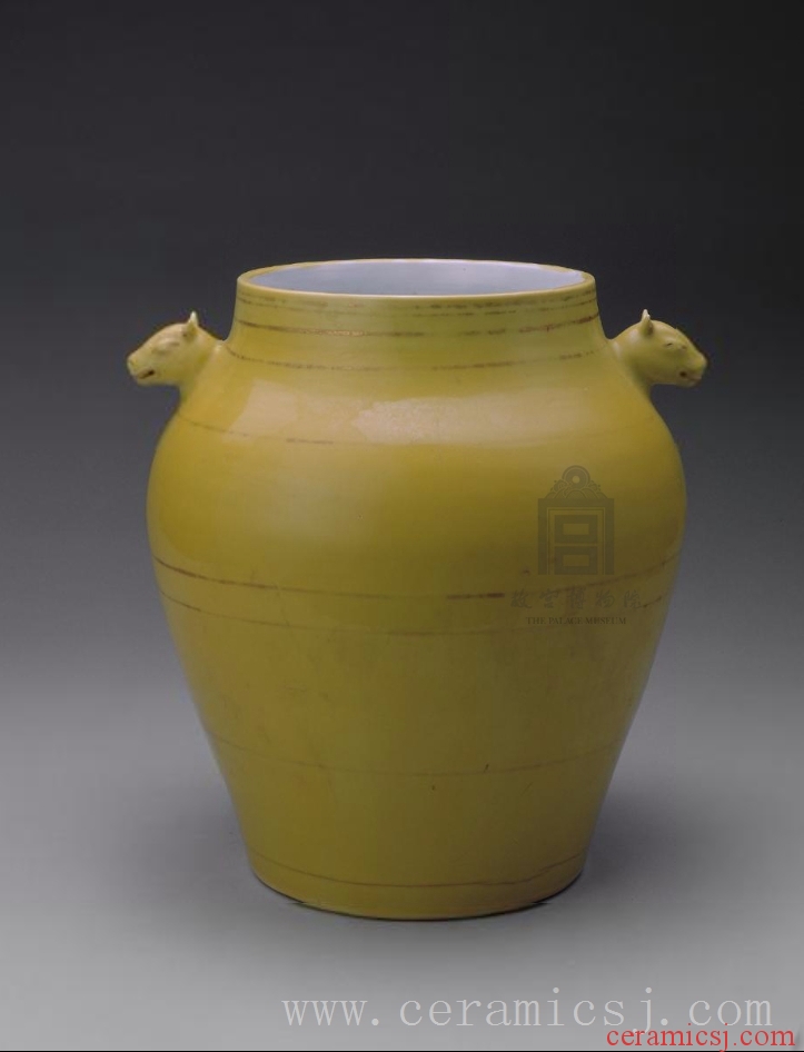Period: Hongzhi reign (1488-1505), Ming dynasty (1368-1644)  Glazetype: yellow glaze 