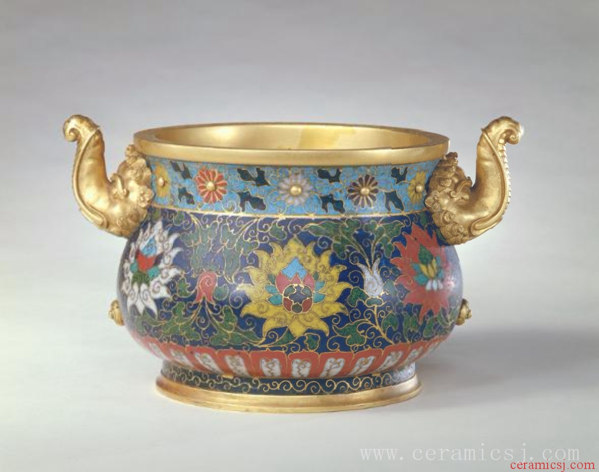 Period: Yuan dynasty (1271-1368)  Medium: cloisonné  Origin: Qing court collection  Dimensions: overall height: 13.9 cm, mouth diameter: 16 cm, foot diameter: 13.5 cm 