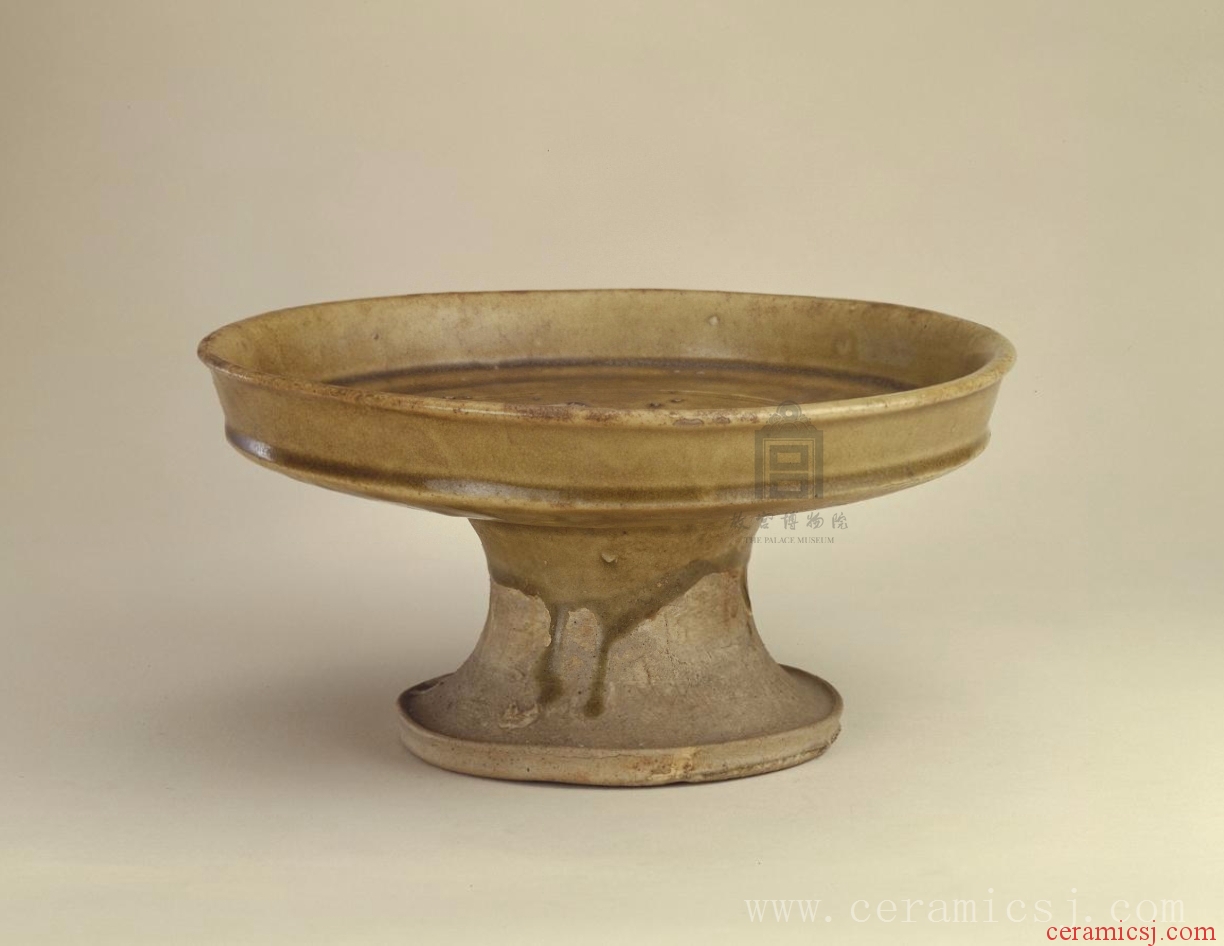 Kiln: Huainan kilns  Period: Sui dynasty (581-618)  Glazetype: celadon 