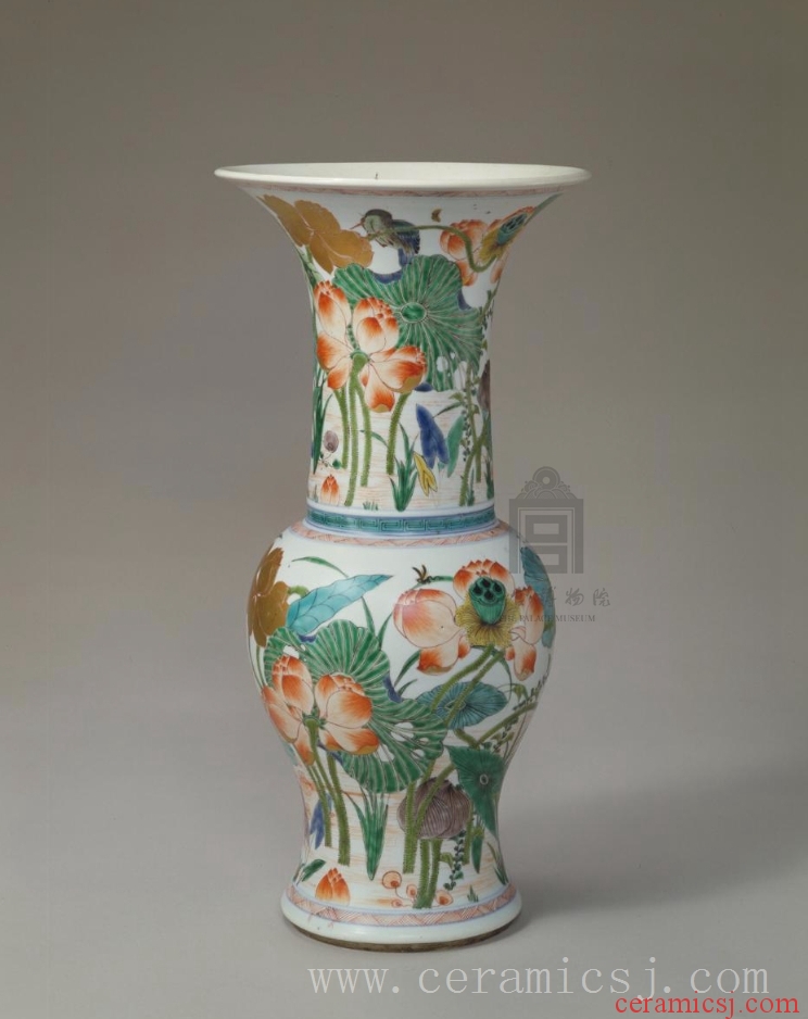 Period: Kangxi reign (1662-1722), Qing dynasty (1644-1911)  Date: undated  Dimensions: height: 44 cm, mouth diameter: 22.4 cm, foot diameter: 14.2 cm 