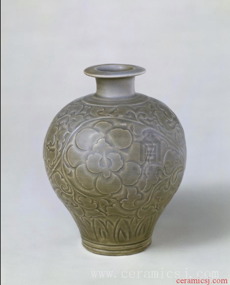 Kiln: Yaozhou kiln  Period: Northern Song dynasty (960-1127)  Date: undated  Dimensions: height: 19.9 cm, mouth diameter: 6.9 cm, foot diameter: 7.8 cm 