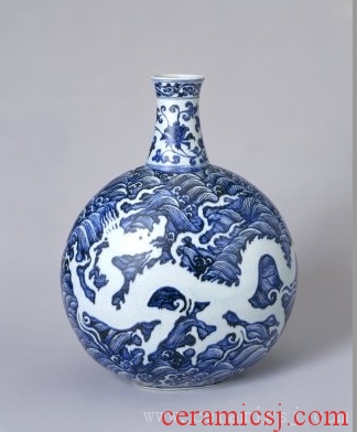 Period: Xuande reign (1426-1435), Ming dynasty (1368-1644)  Date: undated  Dimensions: height: 45.3 cm, mouth diameter: 7.8 cm, foot diameter: 14.5 cm 