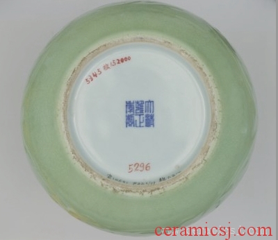 Kiln: Jingdezhen kilns  Period: Yongzheng reign (1723-1735), Qing Dynasty (1644-1911)  Glazetype: green glaze  Dimensions: height: 26.3 cm, mouth diameter: 5.3 cm, foot diameter: 11 cm 
