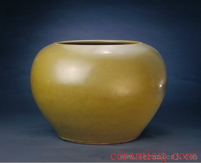 Kiln: Jingdezhen kilns  Period: Yongzheng reign (1723-1735), Qing Dynasty (1644-1911)  Glazetype: eel-yellow glaze  Dimensions: height: 32.7 cm, mouth diameter: 30.6 cm, foot diameter: 27.3 cm 