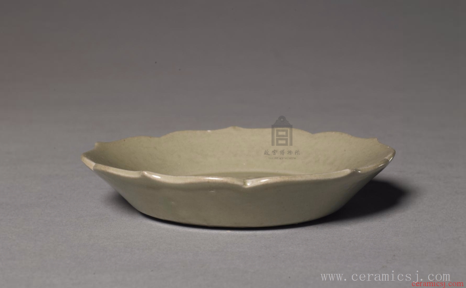 Kiln: Yue kilns  Period: Five Dynasties (907-960)  Glazetype: celadon 