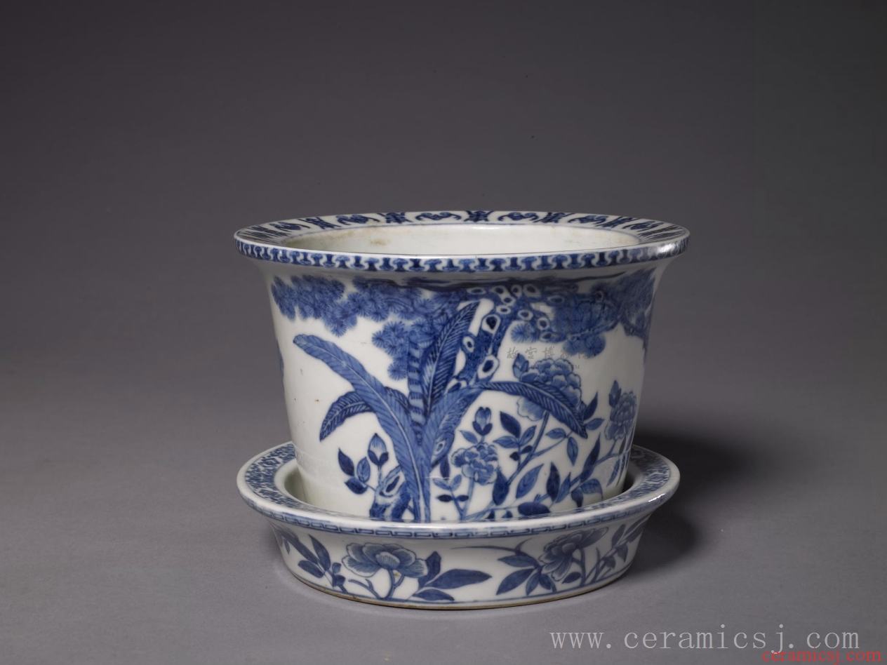 Blue-and-white Flowerpot and Pot Stand with Floral Decoration Marked with "Made for the Hall of Harmonius Conduct" (Tihe Dian Zhi)
