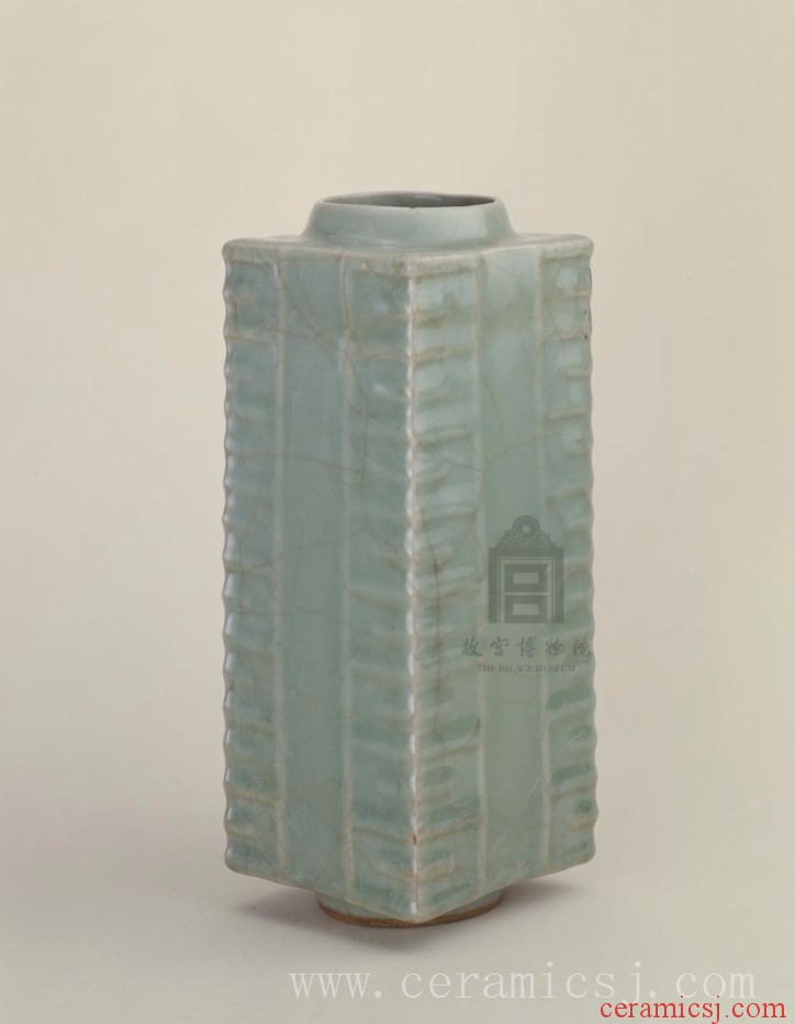 Kiln: Longquan kilns  Period: Southern Song dynasty (1127-1279)  Glazetype: celadon 
