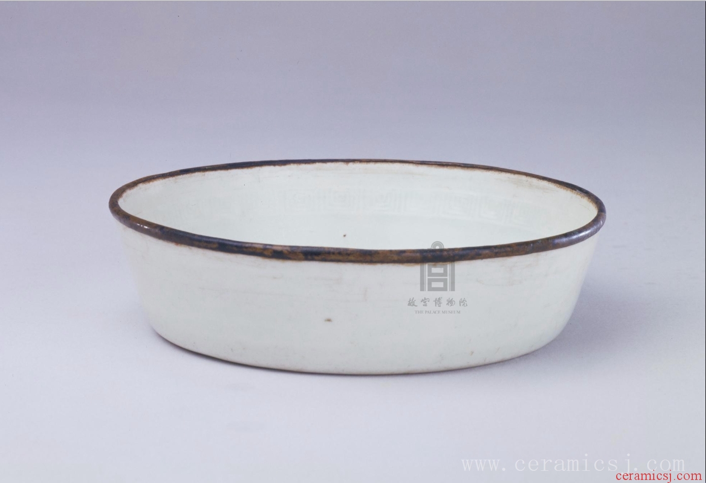 Bluish-white Glazed Washer Stamped with Hornless Dragon (Chi) Design, Jingdezhen Ware