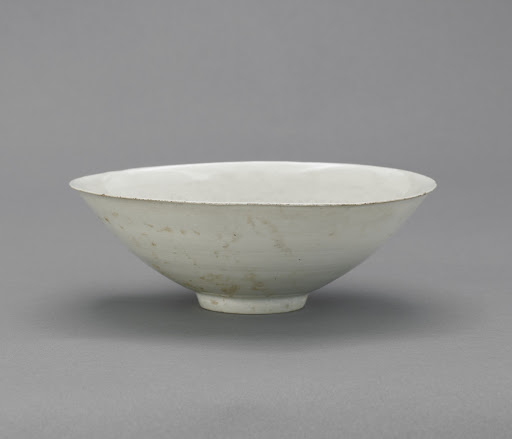 Qingbai ware bowl with incised decoration