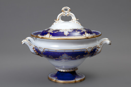 Tureen - Factory of Pickman - The Cartuja of Seville