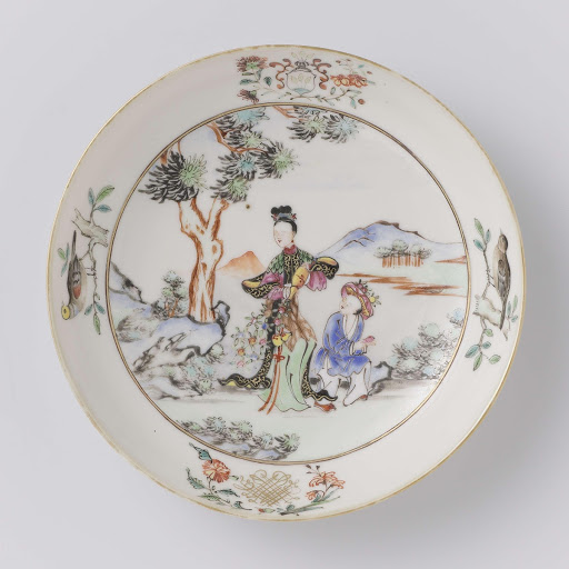 Saucer with two Chinese ladies in a landscape, a coat of arms and a monogram - Anonymous