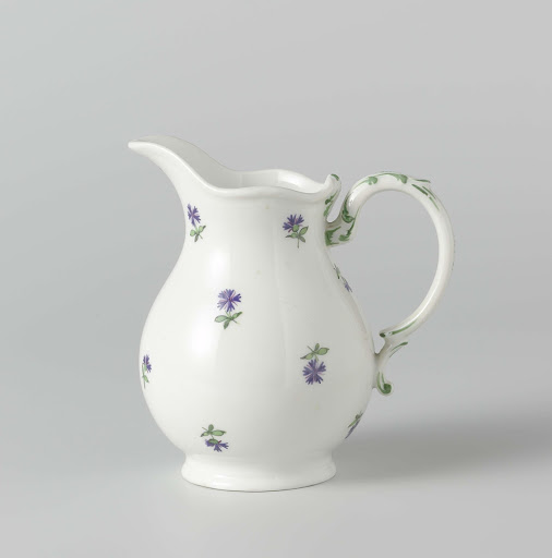 Teapot and milk jug, part of a tea service - Porceleinfabriek aan den Amstel