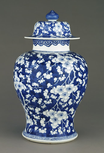 One pair of lidded vases - Unknown
