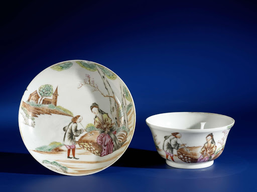 Saucer with a seated lady and a man smoking a pipe - Anonymous