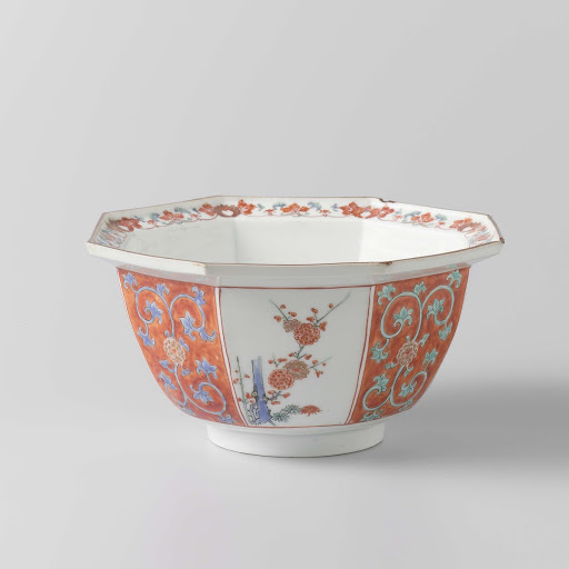Octagonal bowl with The three friends of winter, floral scrolls and hōō - Anonymous