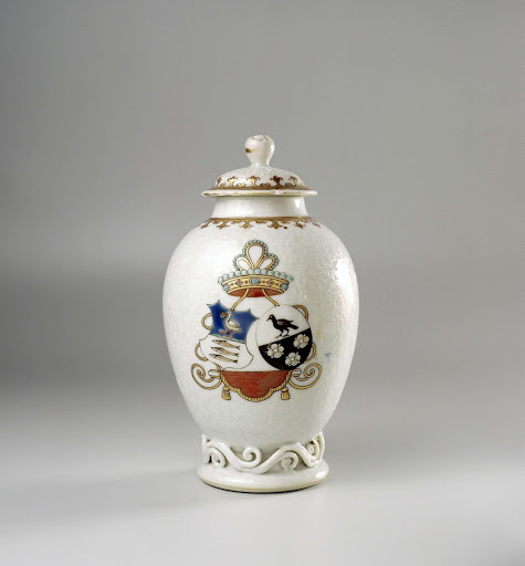 Tea caddy with the arms of the Van Schoonhoven and Geraerds family - Anonymous