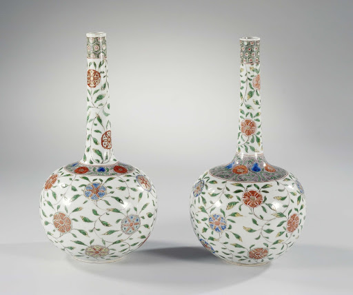 Bottle with pattern of stylised flower scrolls - Anonymous