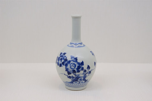 Blue and white bottle with peoney design, Tobe ware