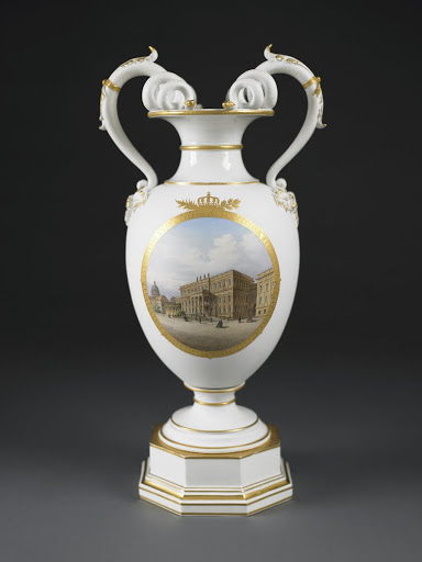 Vase (Urbino-Vase mit Schlangenhenkel) - Model by Julius Wilhelm Mantel