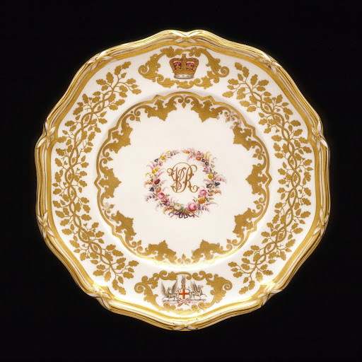 Plate with the monogram of Queen Victoria (reigned 1837-1901) - Davenport & Co.