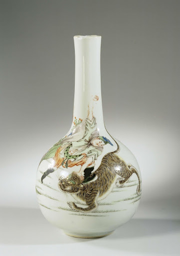 Pear-shaped bottle with two fight scenes - Anonymous