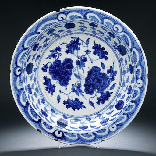 Dish with Peony design, imitating early Ming porcelain, with "heaped-and-piled" brush - unknown