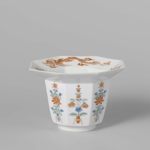 Octagonal bowl with floral motifs, dragons and pearls - Anonymous