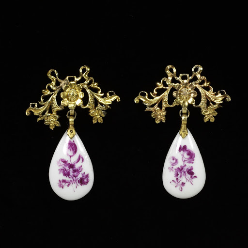 Pair of earrings - Unknown