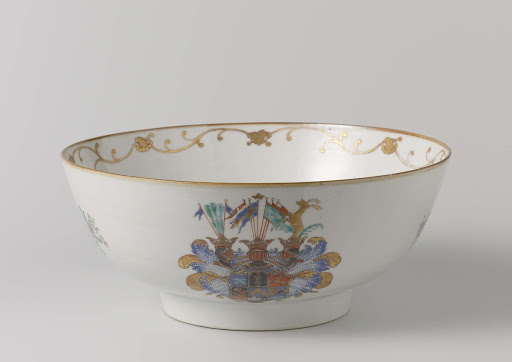 Bowl with a coat of arms and European ornamental border - Anonymous