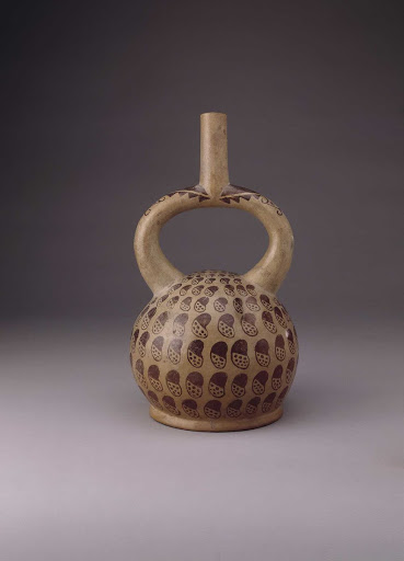 Ceramic ceremonial vessel that represents lima-beans ML002474 - Moche style