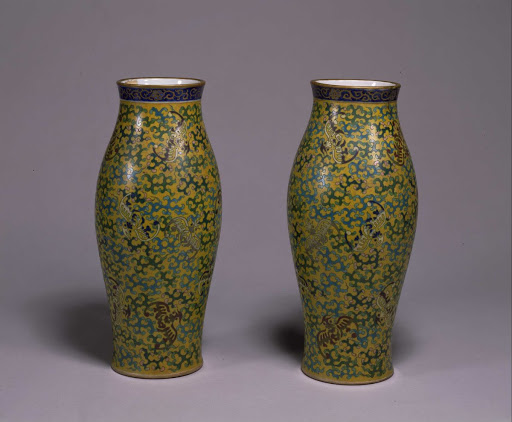 Cloisonne Vases, Design of bats - Yoshida Naoshige