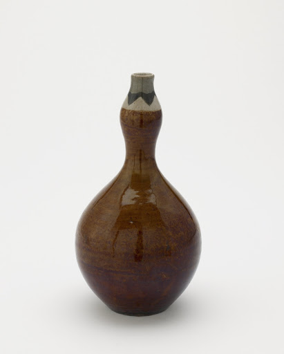 Gourd-shaped sake bottle