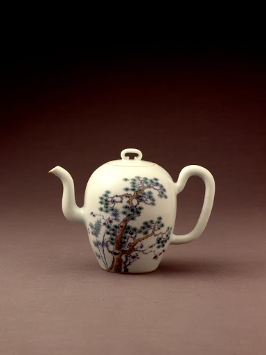 Wine pot or teapot decorated in doucai style with the Three Friends of Winter - Anonymous